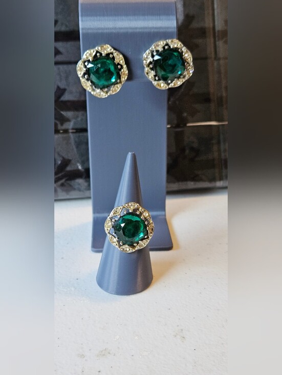 Sarah Coventry Jewelry - Sarah Coventry Deep Emerald Green and Silver "Kathleen" Cocktail Ring Set.
